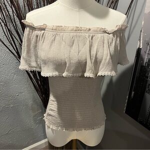 🌺BCX RUFFLE OFF THE SHOULDER SMOCKED TOP SIZE X-SMALL🌺